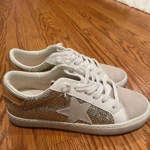 Vintage Havana April Glitter & Suede Sneakers. LIKE NEW! WORN ONCE